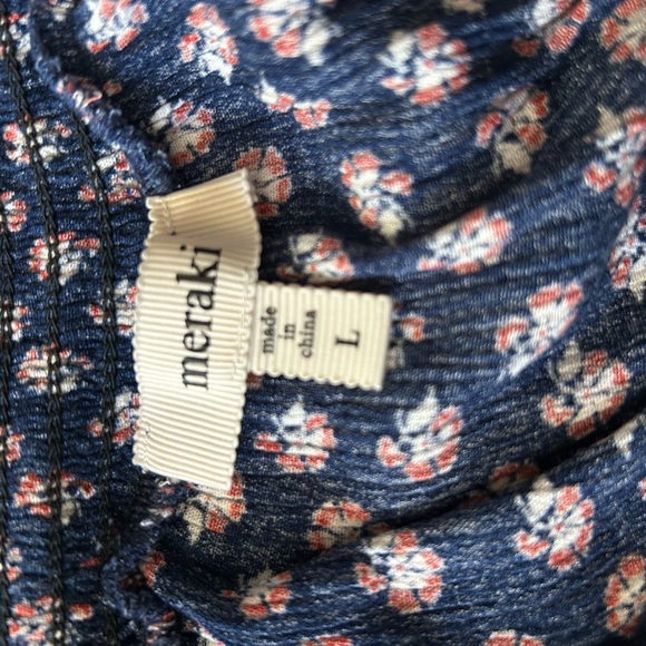 Cute off the shoulder shirt - Picture 2 of 4